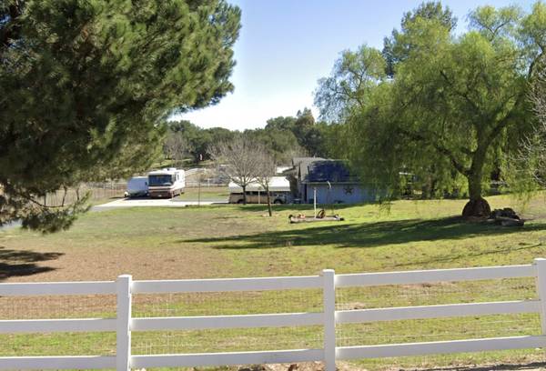 Room Available / Free Rent + pay for live in for Female Caregiver 1