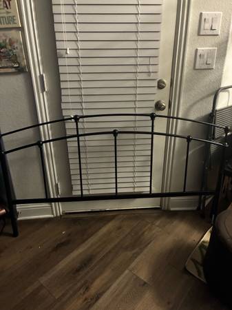 METAL HEADBOARD 1