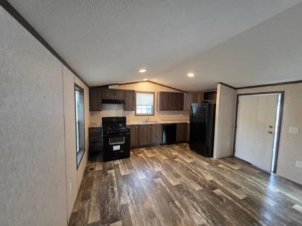 $29,900 / 2br - 736ft2 - AFFORDABLE LIVING HURRY WHILE IT LASTS!!! (124 N kenbrook St)64180500178435120