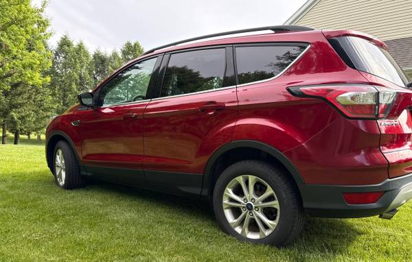 2017 Ford Escape SE 4 WD - $13,000 (Kalamazoo, Michigan)62927916508673123