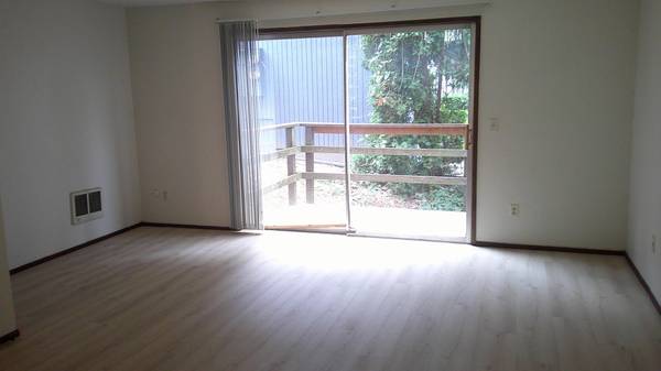 $1,348 / 2br - 986ft2 - CASA ADOSADA, MUY LIMPIA, ESPACIOSA, UBICACIÓN CÉNTRICA. (SW Portland)63870109326209120