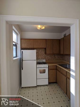 $1,225 Lakeview East Studio – $1,225 – Pioneer Verified | Hardwood Floors (Lakeview East)63918293579906122