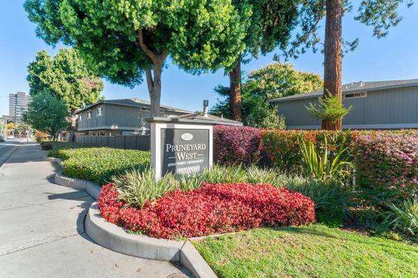 $3,875 / 2br - 1040ft2 - Fall in Love with This Beautiful 2BR Townhome🍂 (campbell)63860995534083120