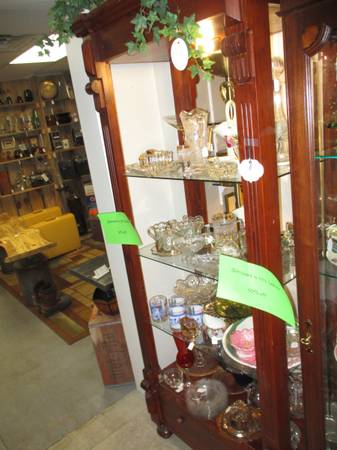 Lighted Display Cabinet with Shelves 1