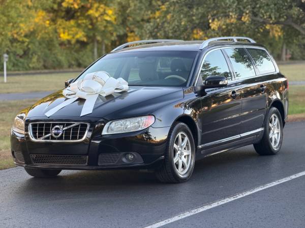 2010 Volvo V70 Wagon 1