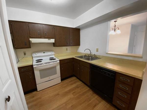 $1,119 / 2br - 984ft2 - 2/bd, Off Street Parking, Pool with Sundeck (600 Normandy Dr, Evansville, IN)63953484056835121