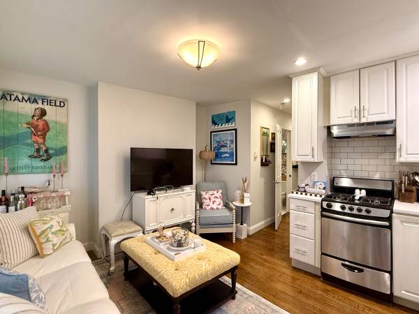 $2,350 / 1br - North End 1 bed ~ Reformado, Lavandería en el Edificio + Almacenamiento, Disponible AHORA (Boston - North End - Stillman St.)63620275513473122
