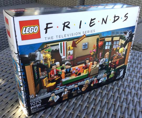 Lego Friends central perk 21319 1
