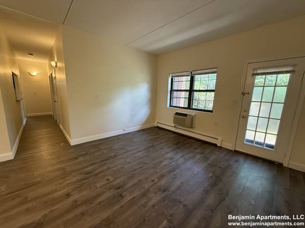 $2,950 / 2br - *NEEDHAM-HIGHLAND AVE-PET-FRIENDLY, OFF-STREET PARKING & NO BROKER FEE (Needham Heights)63699525966337121