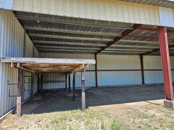 $900 / 3600ft2 - Storage Building & Fenced In Space63755636085635124