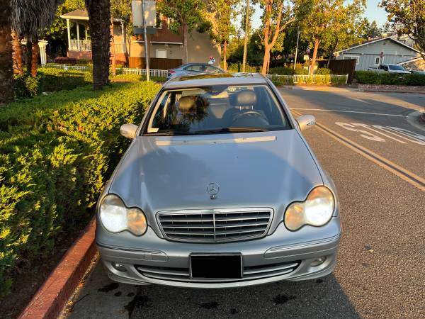 Mercedes-Benz C350 de 2006, color plateado, interior negro, 2 mandos funcionales - 3500 USD (mountain view)63617509200771122