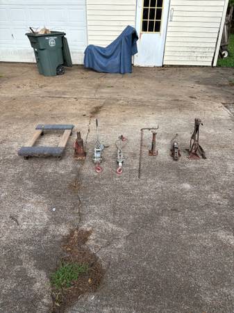 JACKS / PULLEYS / MOVERS DOLLY 1