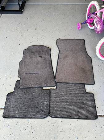 Acura Integra oem Floor mats 1