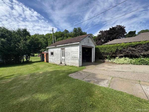 $129,500 2 BR, 2 BA Well-kept home MLS 50187464 (Crystal Falls)64151610355970123