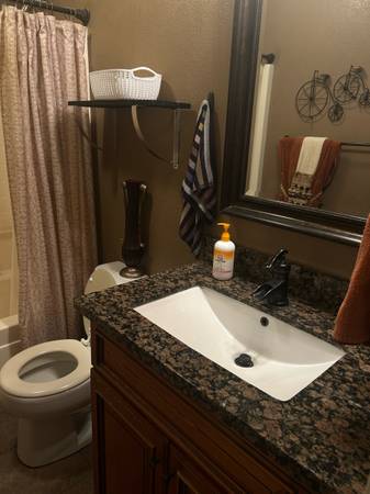 $750 / 4br - Furished room for rent (Roseville)64043665497986123