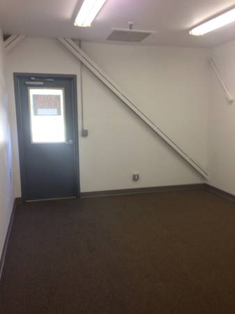 $1,950 / 2085ft2 - Almacén / Oficina / Tienda minorista en New Hampshire (Peterborough)63932059085058122