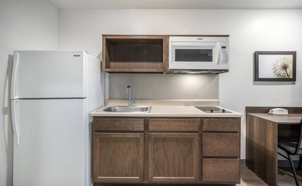 $1,499 / 1br - Live in Comfort - No Lease, No Deposit! (5742 Northridge Dr, Gurnee, IL)63918293208450124