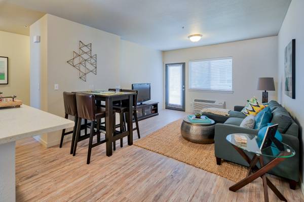 $1,588 / 2br - 890ft2 - This 2BR/1BA Apartment Has a Fully Equipped Kitchen & Six Weeks Free!! (Vancouver)63831396564355121