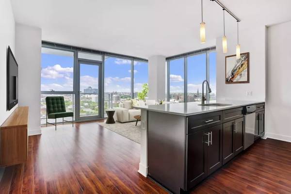 $2,088 / 1br - OLD TOWN Convertible 1 Bedroom In Unit W & D ~ Garage ~ Pet Friendly (Old Town, Chicago)63844191407489120