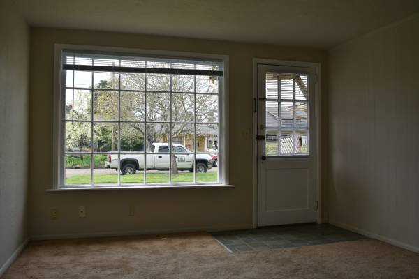 $1,195 / 1br - Quaint 1 bed, 1 bath Close to Campus and Downtown Corvallis! (Corvallis)63945100305538122