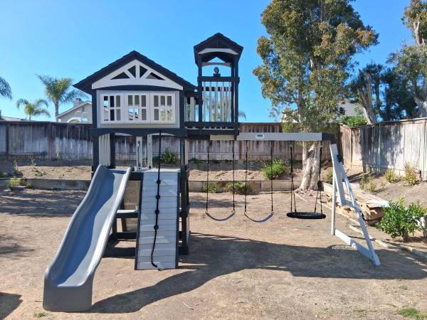 **WE ASSEMBLE EVERYTHING! BB🏀HOOPS, PLAYSETS, FITNESS EQUIPMENT, ETC. 1