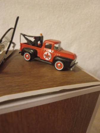 VINTAGE COLLECTIBLE TEXACO TOW TRUCK 1