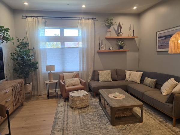 $3,600 / 2br - 10/1!Modern BLDG 2BD!Sullivan/Assembly SQ!2 Garage Parking!Pets NEG! (Sullivan Sq/Assembly Square)63856338460803124