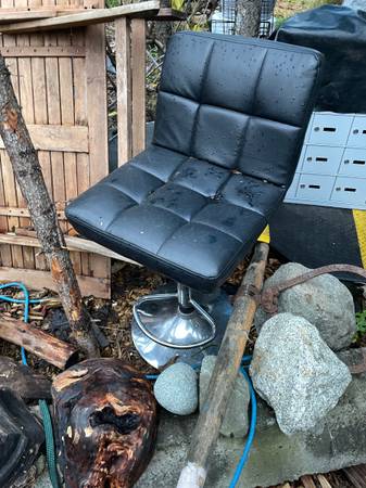 black swivel high-back chair 1