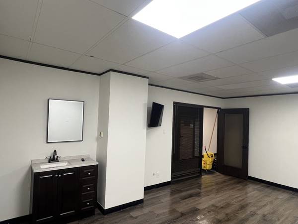 Premium Salon Suite available today $675 1