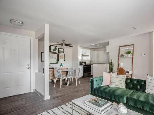 $1,766 / 2br - 868ft2 - Ventilador de techo, mesa de picnic, salón social, estacionamiento cubierto (Tualatin)63841707187203121