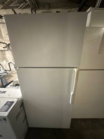 Cheap FULL SIZE Fridge , Works 1