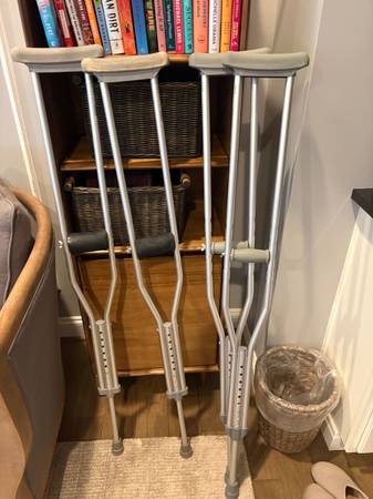 Free Crutches 1