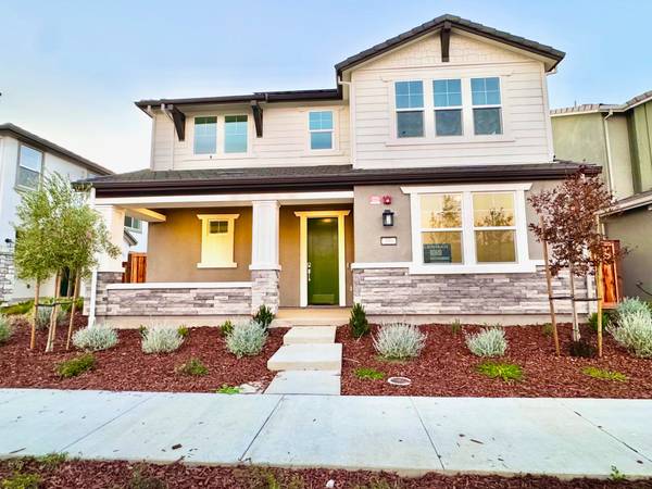 4bed/3bath +Loft NEW HOME in Lagoon Valley NEW APPLIANCE/W/D + SOLAR 1