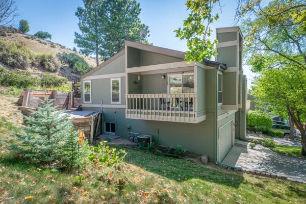 $475,200 / 3br - 1582ft2 - Beautiful End Unit Townhouse in Briarhill HOA (Boise)63981534149762121