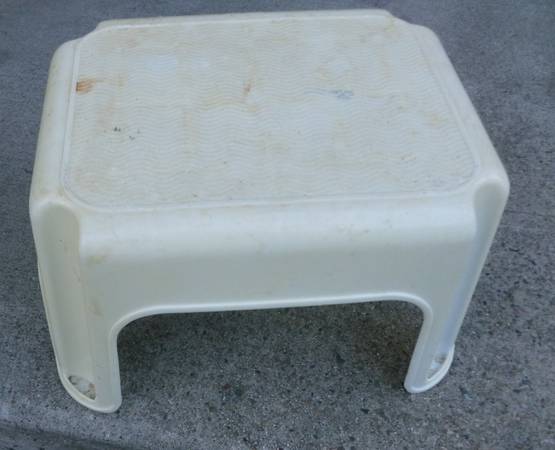 Small 9” Tall Step Stool 1