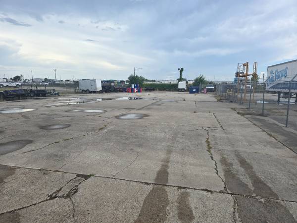 $1,000 Warehouse/Office and Yard space available64036540258818121