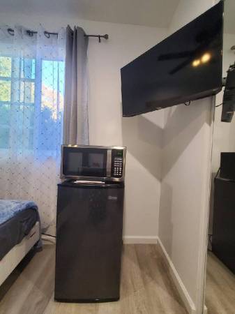 $1,095 / 120ft2 - ROOM FOR RENT IN BURBANK (Burbank)64035738538371122