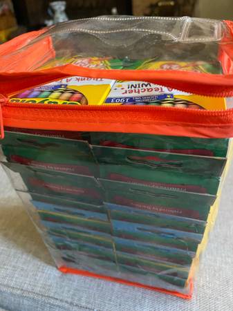 Crayola Crayons - 16 boxes of 24 1