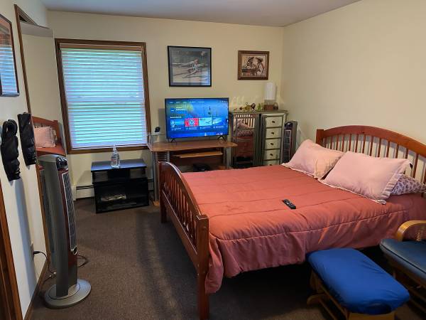 Looking for a considerate, chill HouseMate 1
