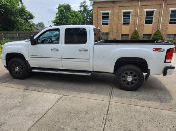 2013 GMC Sierra Denali 3500HD Duramax Diesel Crew Cab 4x4 16k Miles - $21,995 (Fairfield-Ross Ohio Area)63470601411971123