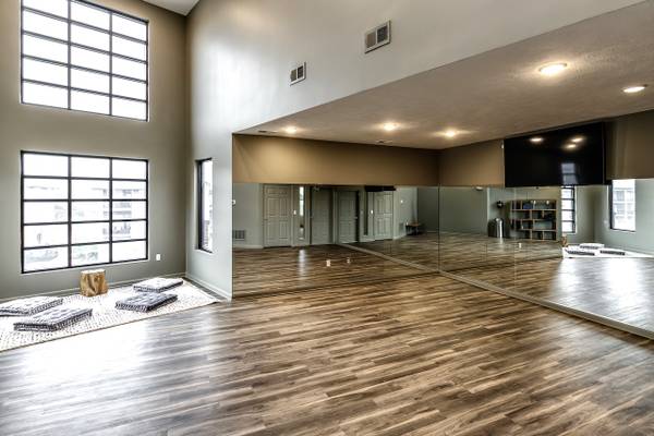 $1,596 / 1br - 1151ft2 - 1 BEDROOM 1 BATH with Den!!! (The Apartments @ Lux 96)63681695750017122