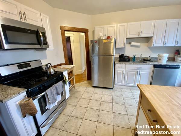 $3,650 / 3br - Cozy 3 bed in Jamaica Plain w/ 2 parking spots available!! (Jamaica Plain)63802072743811123