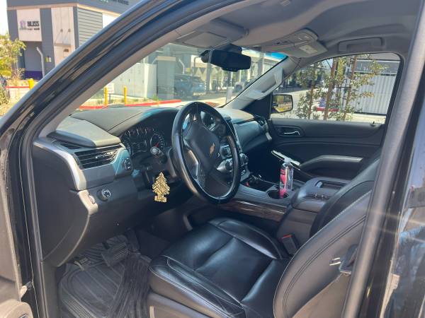 2019 Chevrolet Suburban Chevy LT SUV - $20,800 (Santa Clarita)63618314110849124
