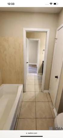 $1000.00 / 2br - 1128ft2 - Amplio apartamento en alquiler con piso de madera, azulejos y chimenea63902820417538124