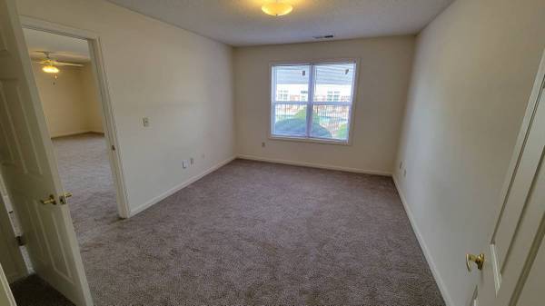 $1,000 / 1br - 750ft2 - Beautiful one bedroom available for a tour!!! (Hendersonville)64029204036610120