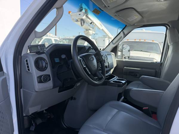 2024 Ford E-350 12ft Reefer - Photo 14