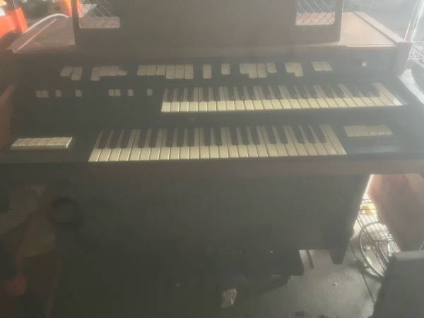 Hammond organ 1