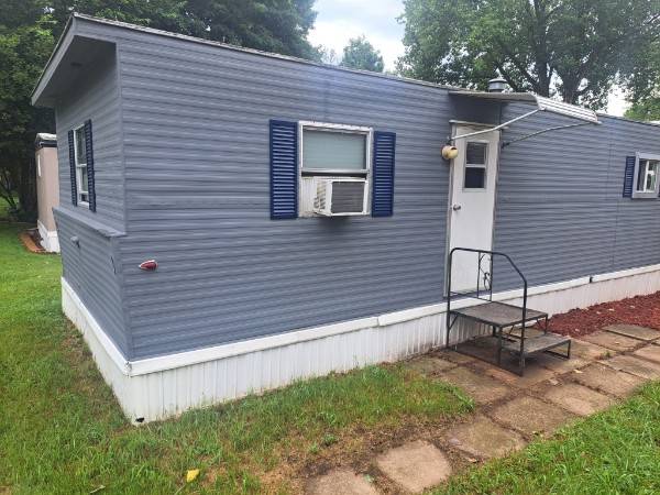 $10,000 / 2br - Classic 1962 Mobil Home: A DIY Dream! With new paint and skirting! (Plymouth)63813311426561123
