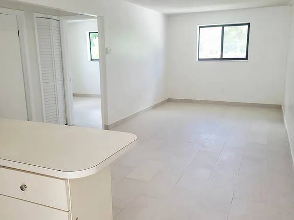$955 / 2br - 650ft2 - *Stylish Two-Story 4-Unit Rental Opportunity. Miami, FL 33142 (3701 NW 20th Ct #A)64049282481666121