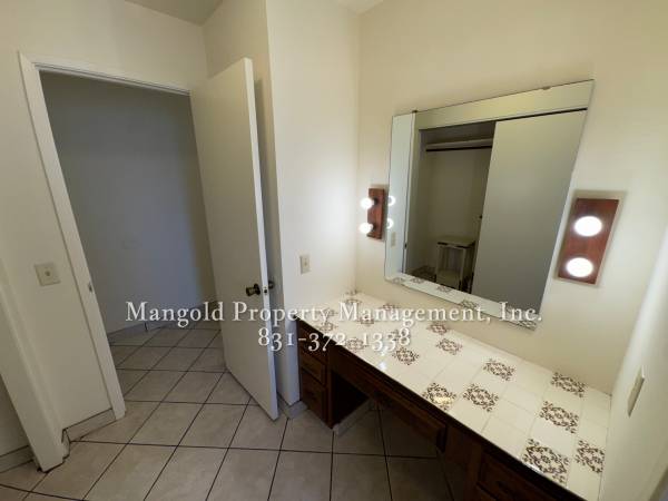 $1,975 / 526ft2 - Studio 1-Bath Upstairs Apartment with Private Patio and Fireplace! (Monterey)64009498095619123